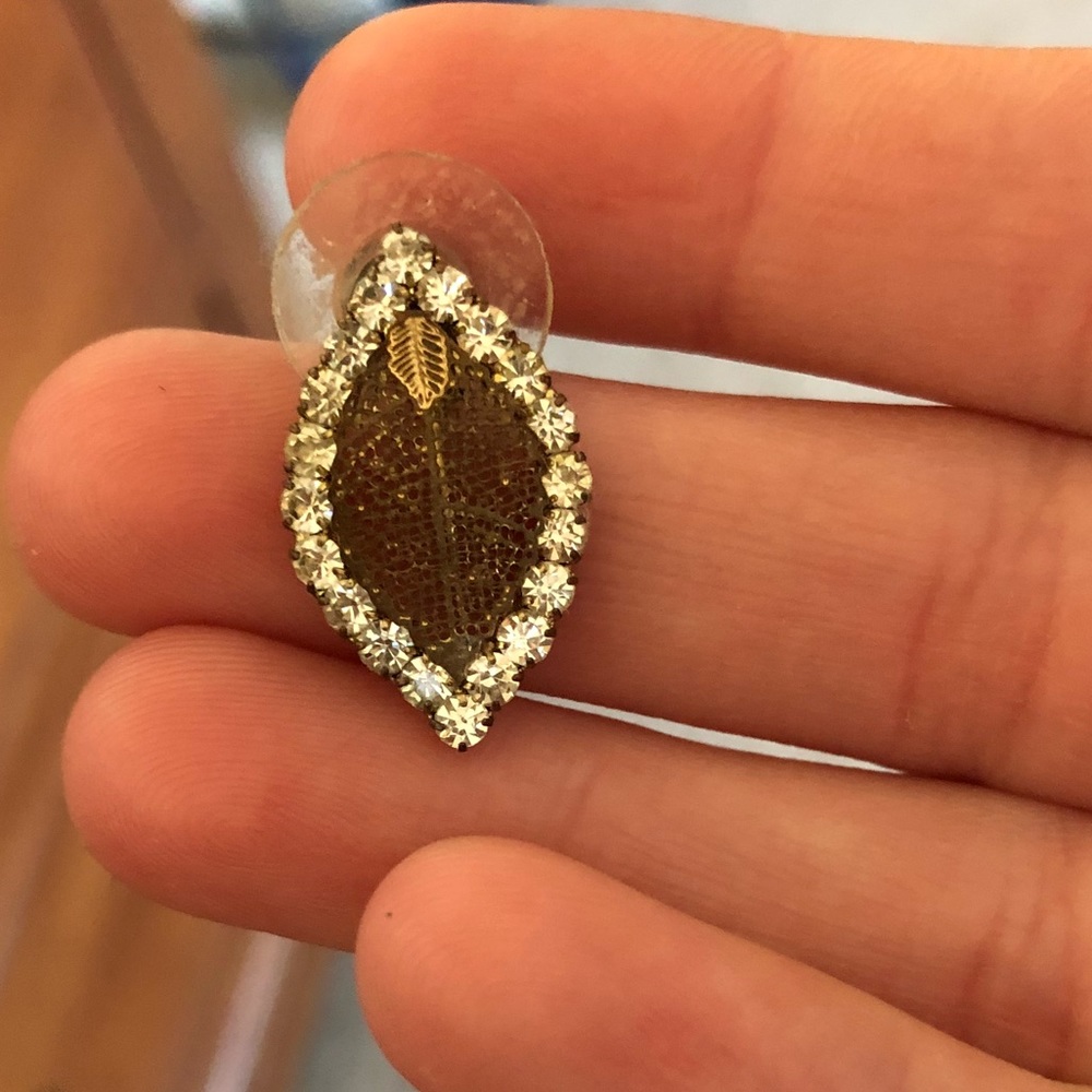 Gold diamond feather earrings💌